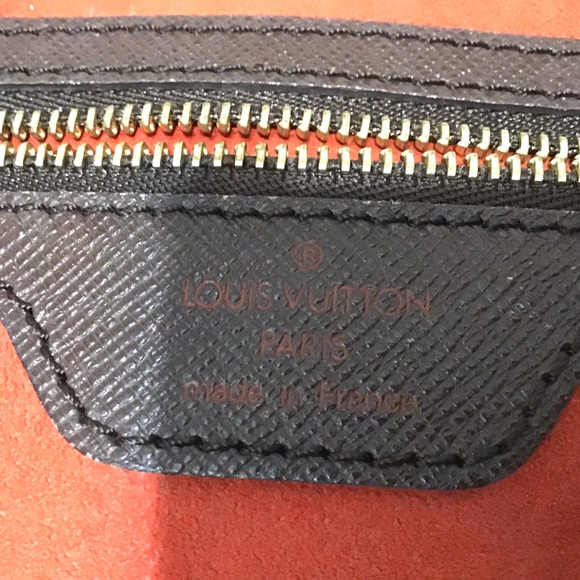 Louis Vuitton Damier Marais Bucket Shoulder Bag - Picture 15 of 16